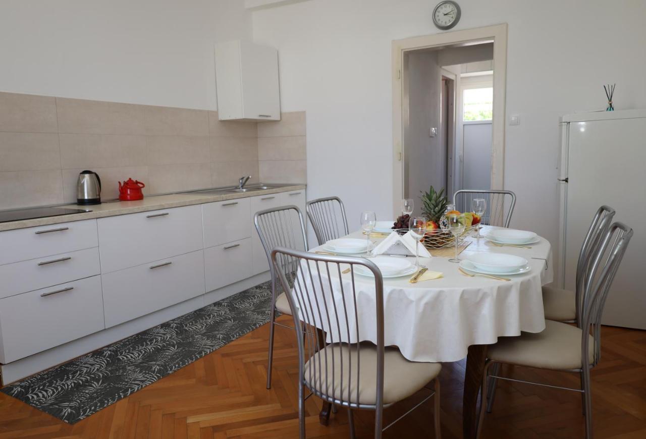 Apartman Dajana Supetar Eksteriør billede